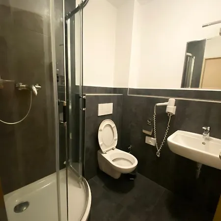 Zur Linde Отель